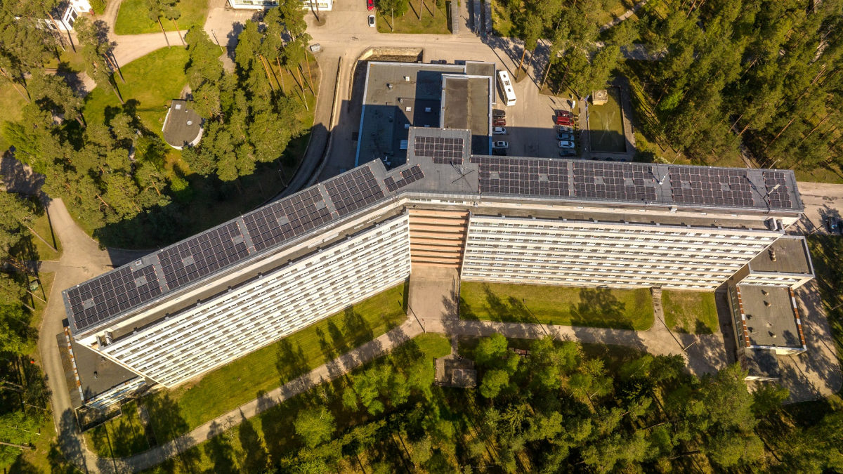 Ühiskondlikud hooned peavad aastaks 2027 päikeseenergiat tootma